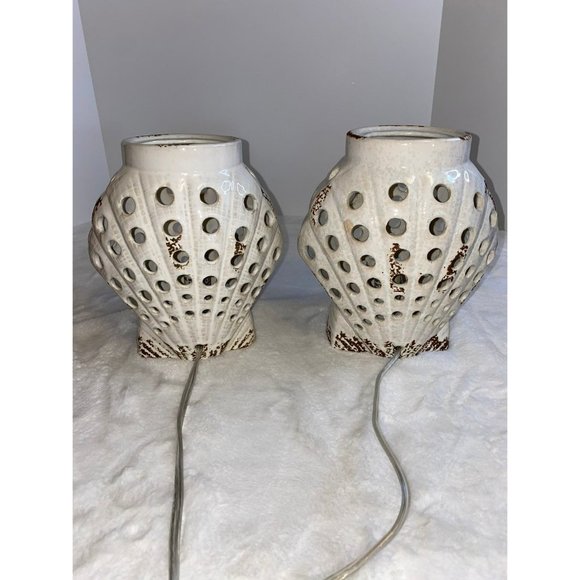 2 Sea Shell Luminaries Like New - Picture 5 of 7